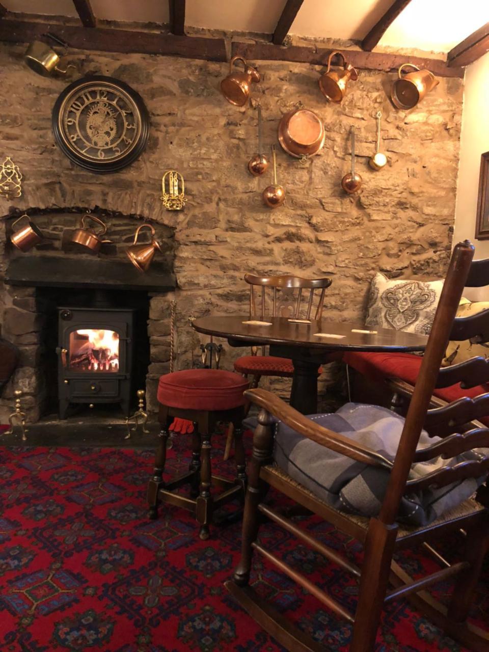 The Crown Inn Wentnor Exterior foto